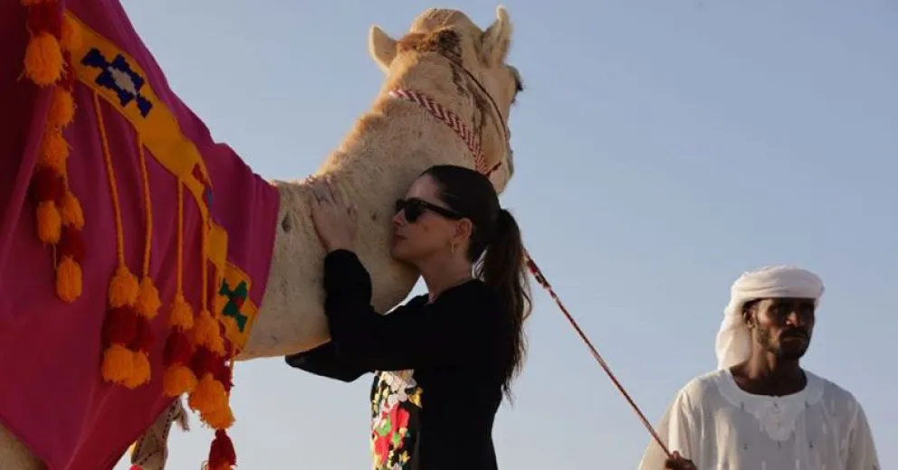 El paseo de la China Suárez por el desierto de Qatar