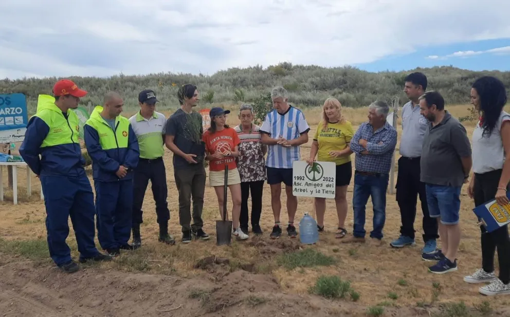 Con regalos y la degustación de pejerrey frito quedó inaugurada la temporada de verano