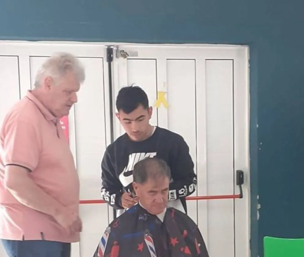 Cortes de cabello gratuitos: repetirían la experiencia en forma mensual