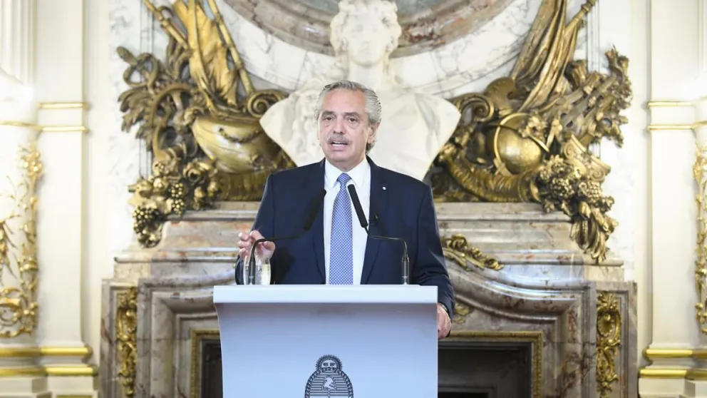 El Presidente pidió investigar a jueces, fiscales, funcionarios y empresarios que viajaron juntos a Lago Escondido