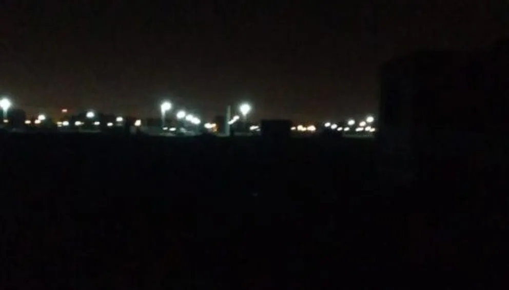 Dos meses en penumbra: terminaron sus casas pero aún no llega la luz