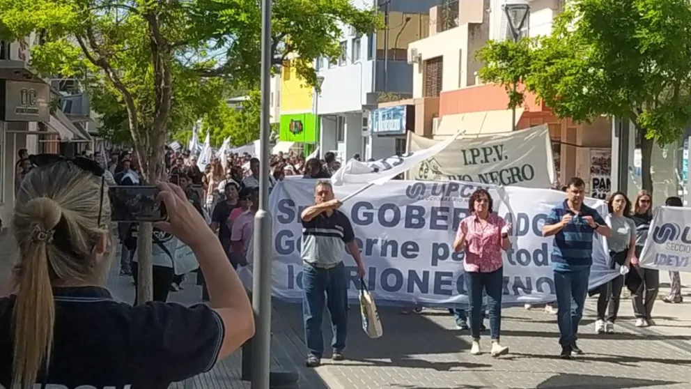 UPCN se sumó a las marchas que tomaron las calles de Viedma: “Los errores no se justifican, se corrigen”