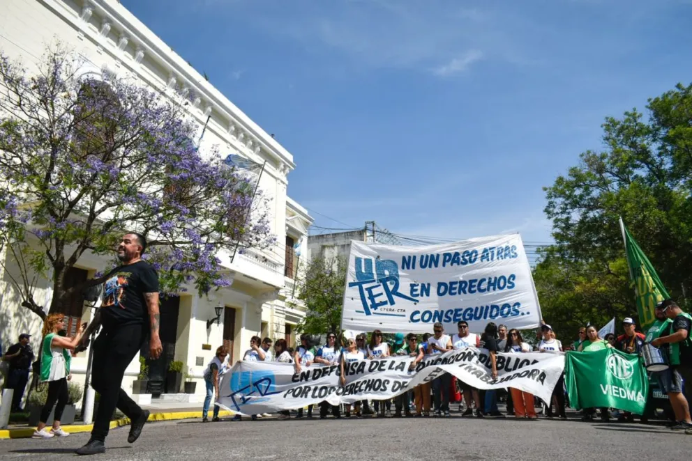 Los docentes van al paro y piden urgente convocatoria a paritarias 