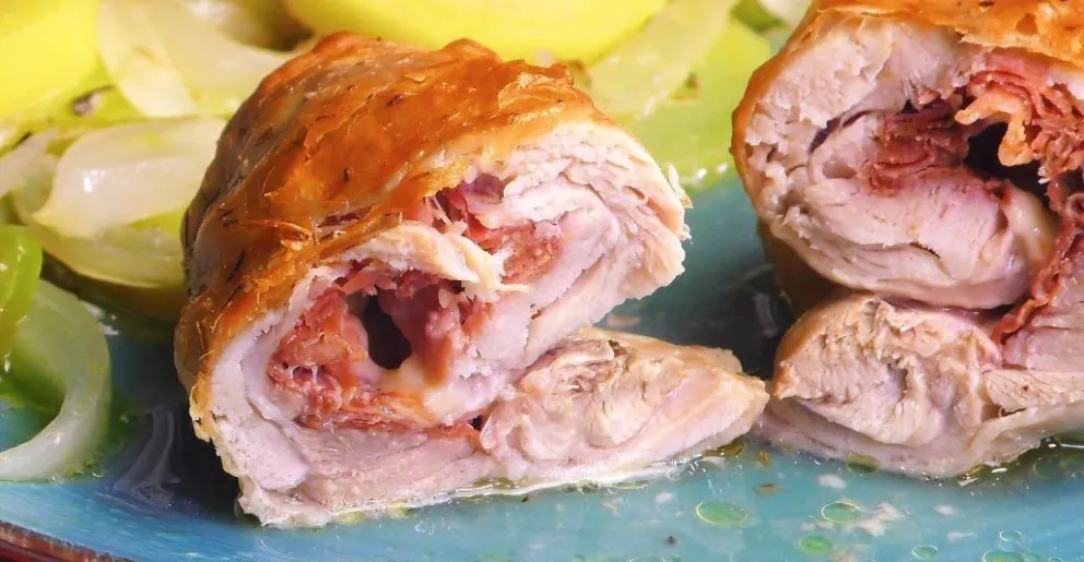 Muslos de pollo rellenos con jamón y queso, en sólo 4 pasos