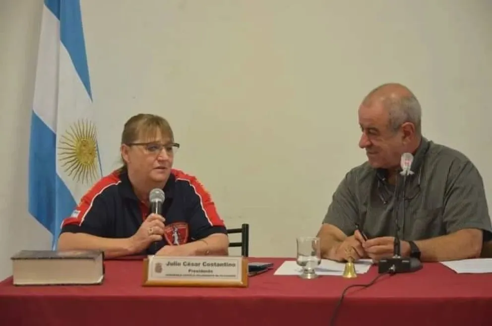 Merecido reconocimiento para Nancy Leinneker por sus 20 años como bombera voluntaria