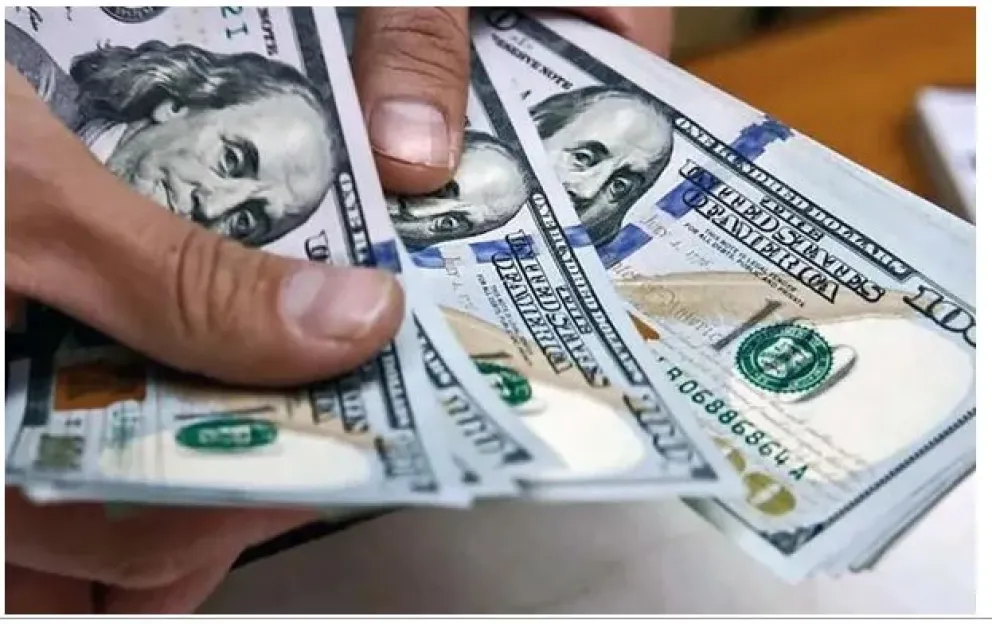 Dólar: el Gobierno analiza levantar el cepo cambiario