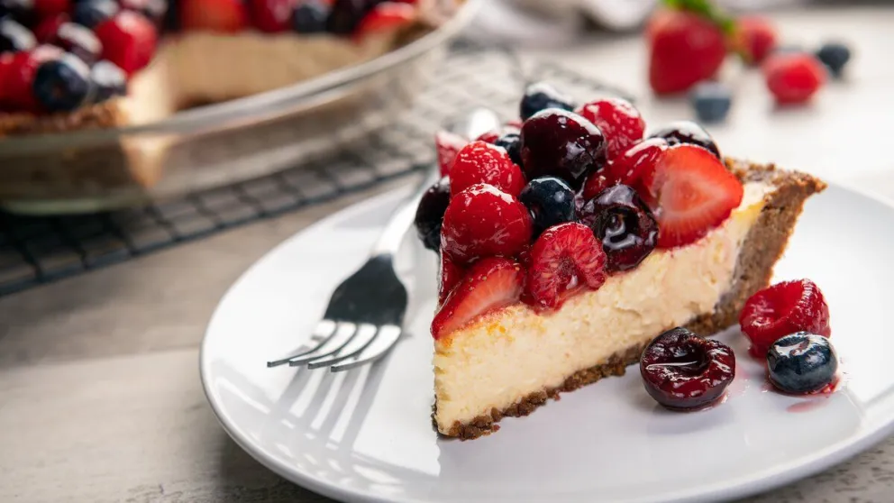 Te va a encantar: cheesecake de frutos rojos y chocolate