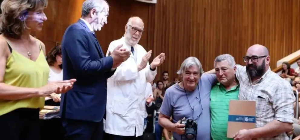 Andreani recibió en la Universidad de  La Plata el legajo de su hermano desaparecido