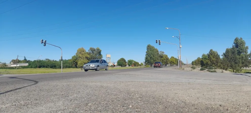 Con auto ajeno anduvieron a los tiros y la policía los persiguió por media ciudad
