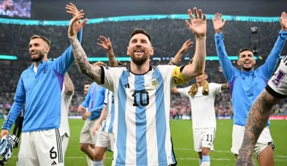 El jugador 27: quién fue el “infiltrado” que se metió en los festejos de la Selección y enloqueció a todos