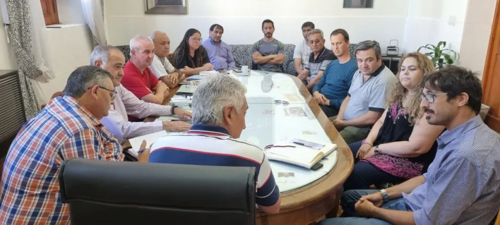 Vecinos de Villa Dolores se reunieron con el Intendente y solicitaron obra pública para el sector