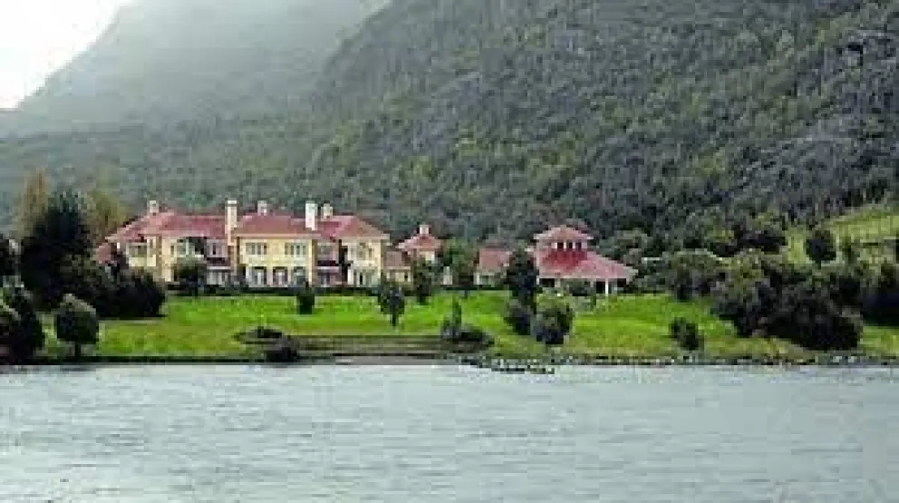 Allanaron la estancia de Joe Lewis en Lago Escondido