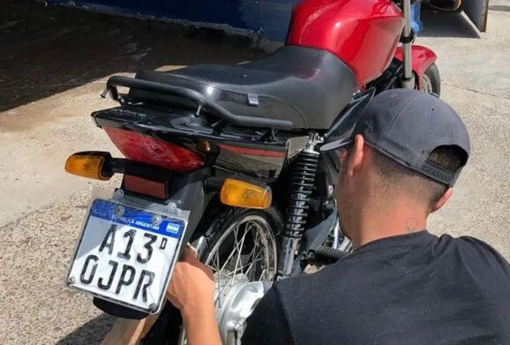 Un joven trabajador de la ESFA se quedó de a pie porque robaron su moto