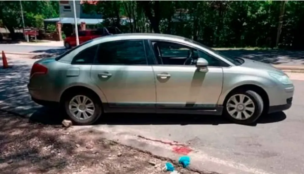 Tragedia: una mujer murió aplastada por su auto cuando lo estaba reparando