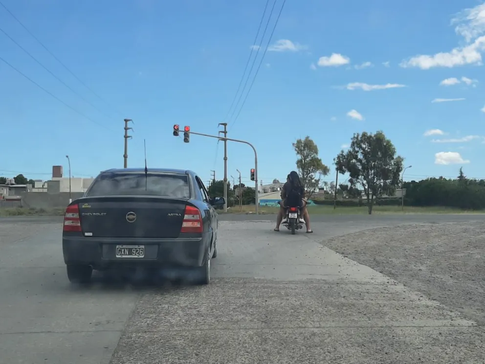Se terminó el caos vial en la ruta 1 porque entró el semáforo en servicio