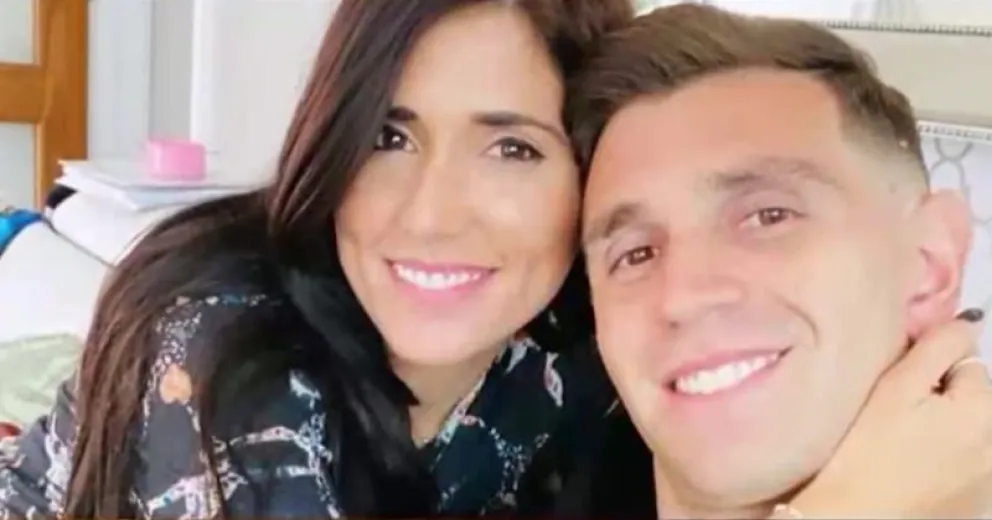 En qué extraño lugar empezó la historia de amor del Dibu Martínez y Mandhina Martínez