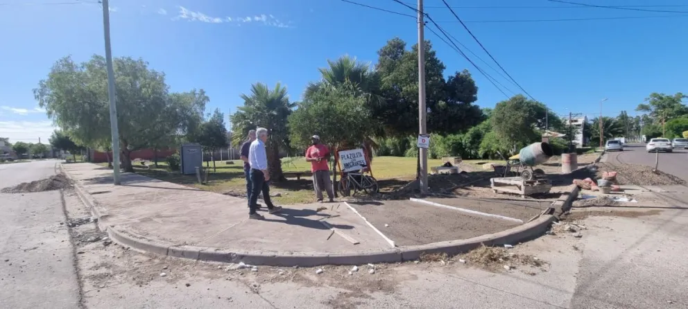 Recorrida por obras públicas y encuentro con vecinos en El Bañado
