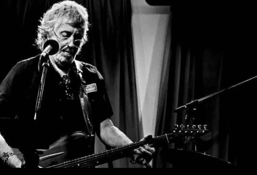 Alambre Gonzalez regresó una vez más a la Comarca para disfrutar de su familia y tocar con la PeterCoper