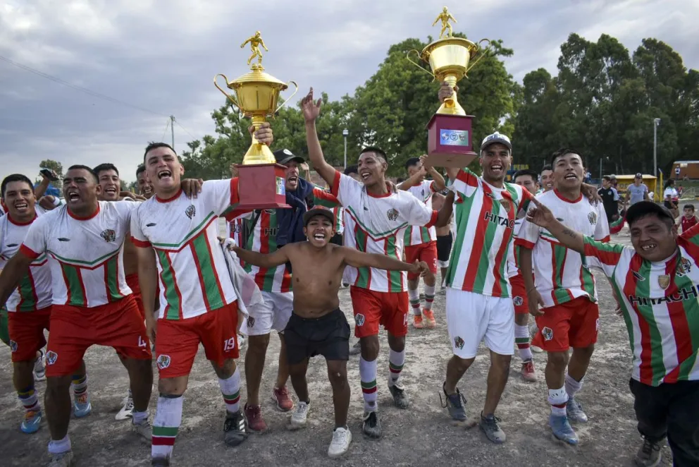 Dueño absoluto: Club 30 de Marzo festejó campeón en ambas categorías