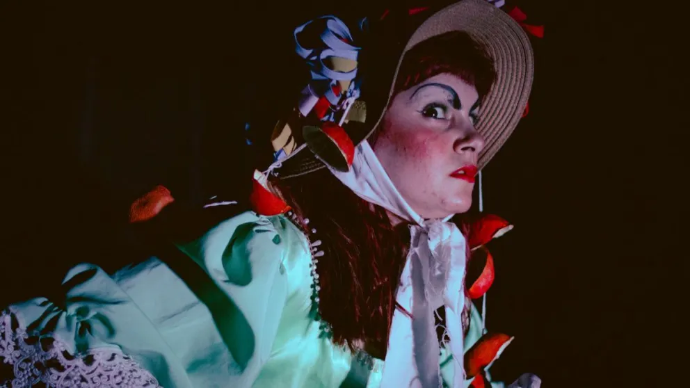 El Caldero sigue celebrando su reapertura a puro teatro