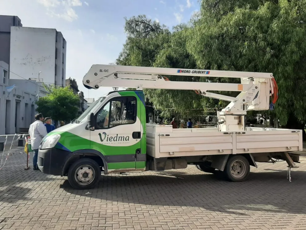 La calle Buenos Aires se viste de Navidad