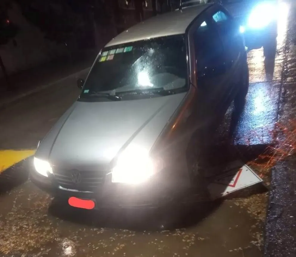 Cayó en un pozo generado por una obra pública y pide resarcimiento