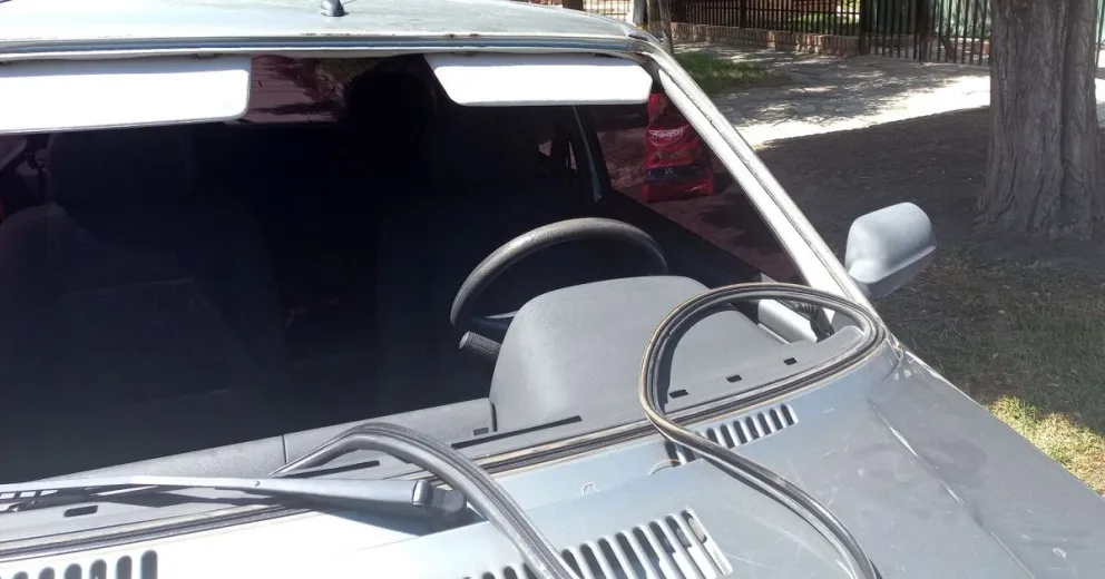 Viedma: le robaron el parabrisas del auto