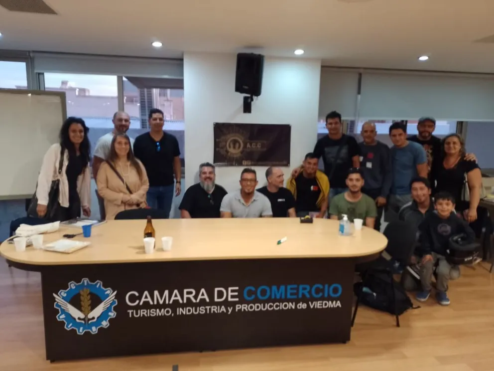 Cerveceros artesanales y destiladores cerraron el año con una exitosa capacitación