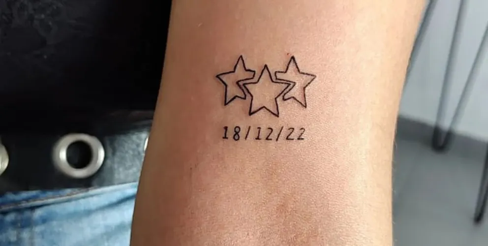 Los viedmenses están locos por el tatuaje de las tres estrellas