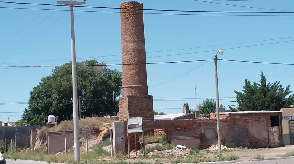 Chimenea de Villa Mazzini: los vecinos aseguran que están modificando la estructura sin autorización