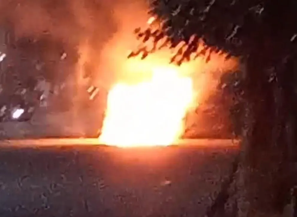 Le prendieron fuego el auto a un penitenciario 