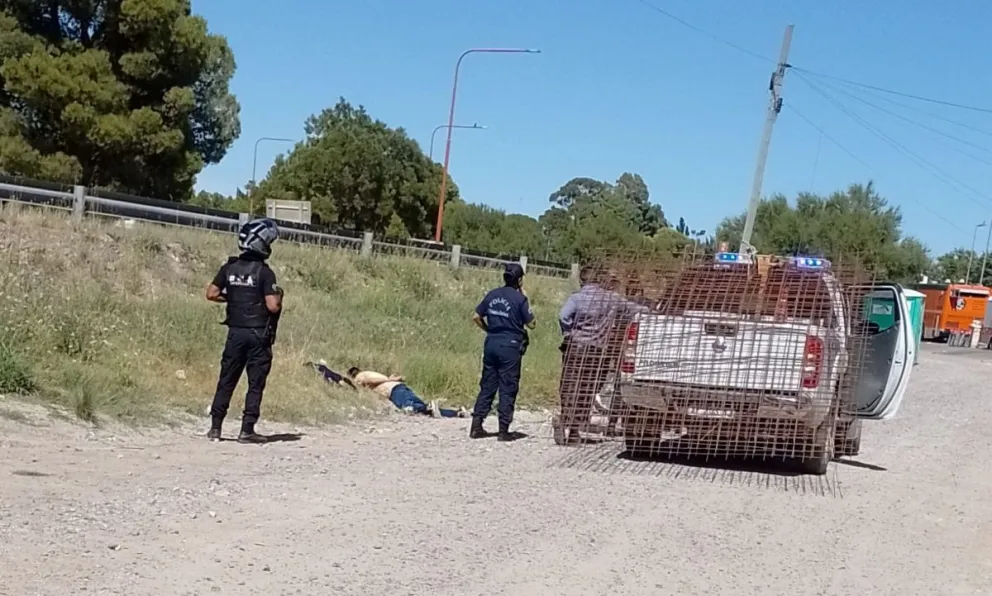 Apareció el delincuente que se tiró al río para escapar de la policía y lo atraparon