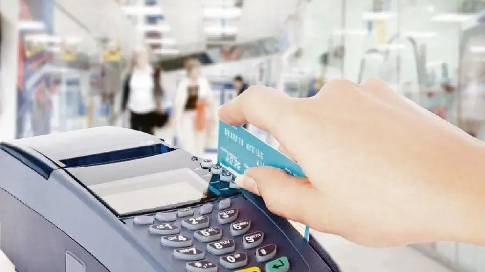 Renovaron hasta junio el reintegro a las compras con tarjeta de débito para jubilados y AUH