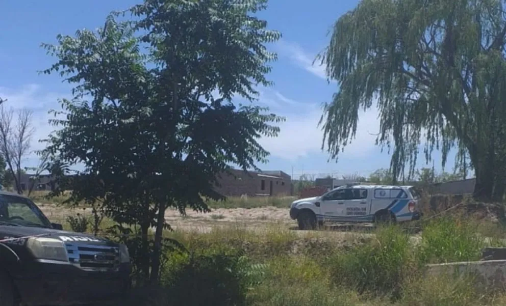 Hallan un cuerpo en estado de descomposición dentro de un canal 