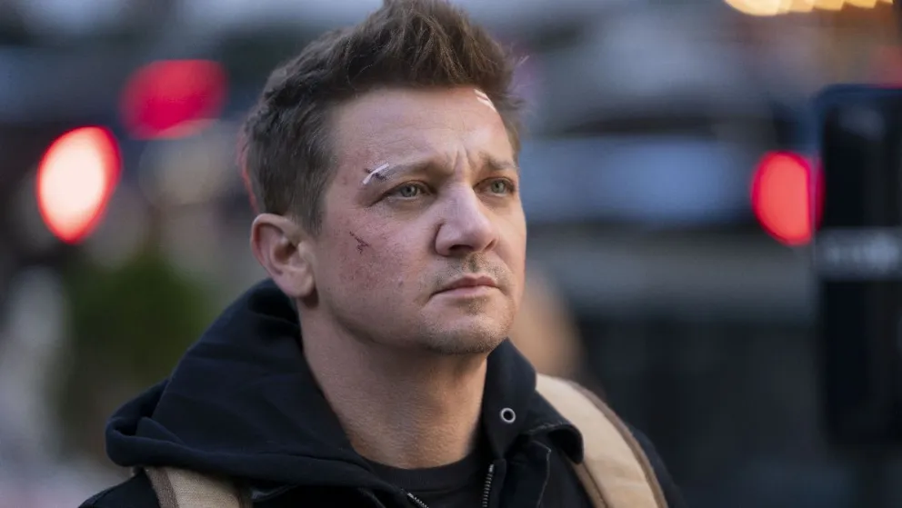 El actor Jeremy Renner está en estado crítico tras un accidente con una máquina quitanieves