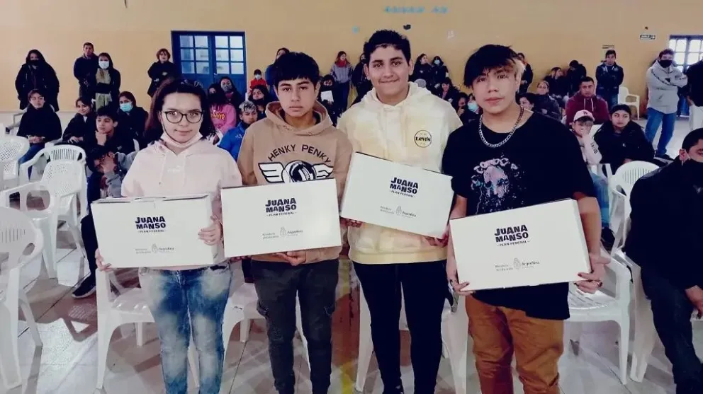 Educación entregó equipamiento y formación para el uso tecnología en los establecimientos rionegrinos 