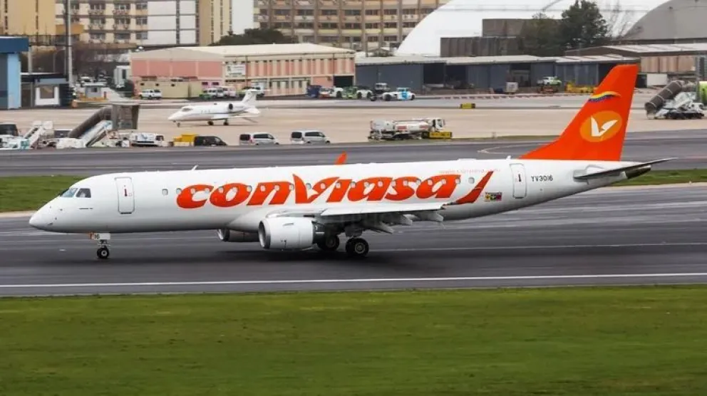 Un avión venezolano que está sancionado por EE.UU aterrizó con 6 pasajeros en Argentina