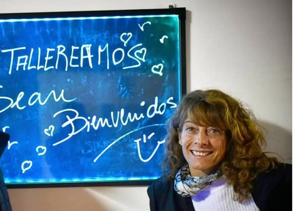 Marcela Lungarini, una ex Tinelli que enseña canto y sus dotes se escuchan por radio