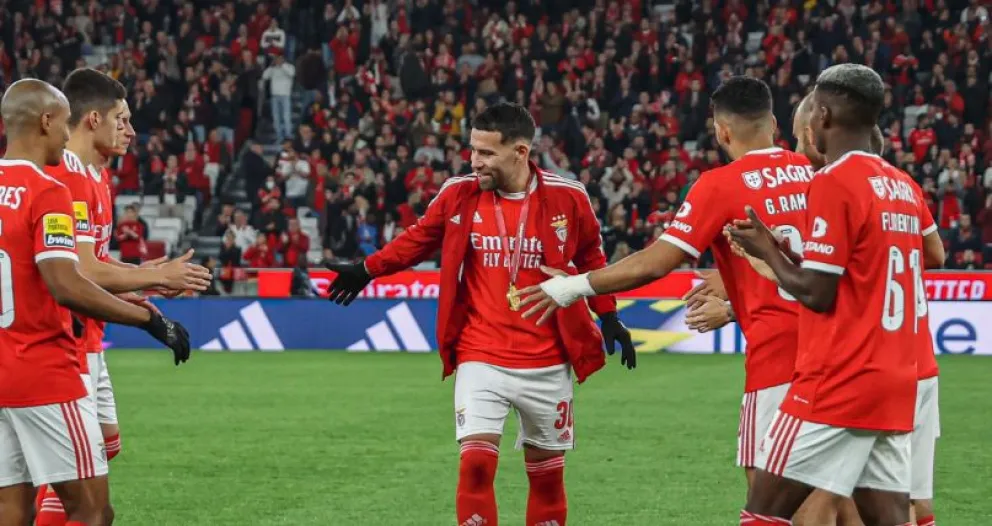 Otamendi fue homenajeado en Benfica. Enzo Fernández ¿castigado?