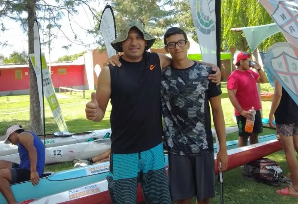 Padre e hijo compartiendo la aventura: La historia de Martín y Kaique Campos