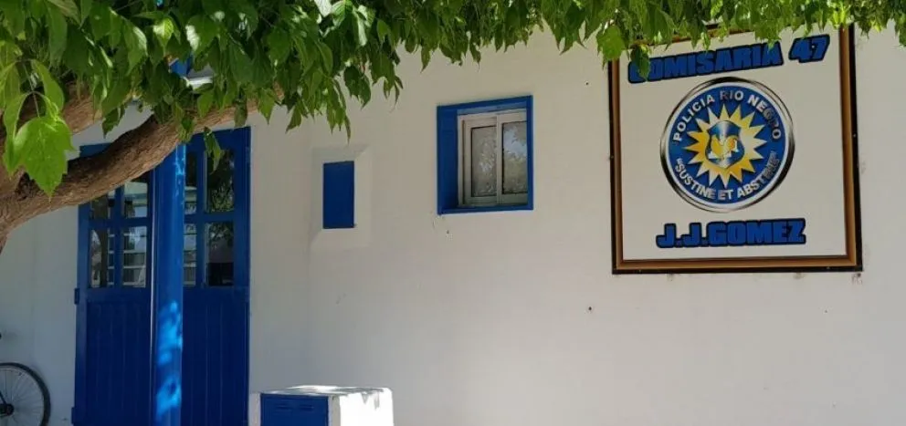 Una mujer policía manejaba alcoholizada y atropelló a un motociclista 