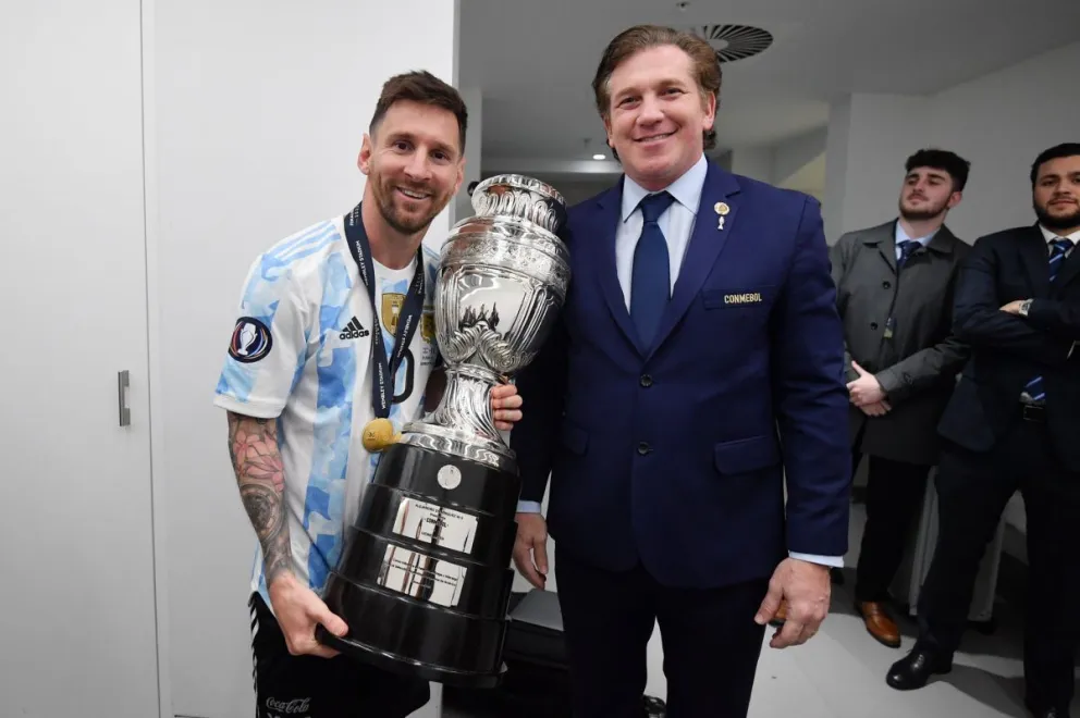 Alejandro Domínguez, presidente de Conmebol le pidió a Messi que juegue la Libertadores