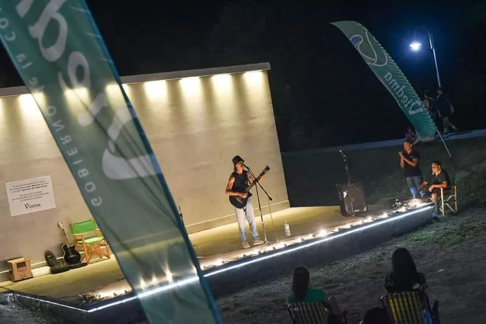 El Parque Ferreira ya cuenta con un escenario permanente