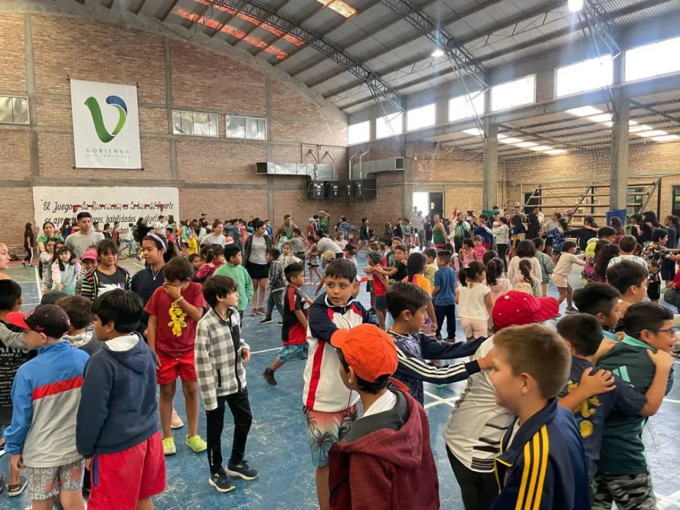 Con un gran marco, hoy inician las colonias de vacaciones en Viedma