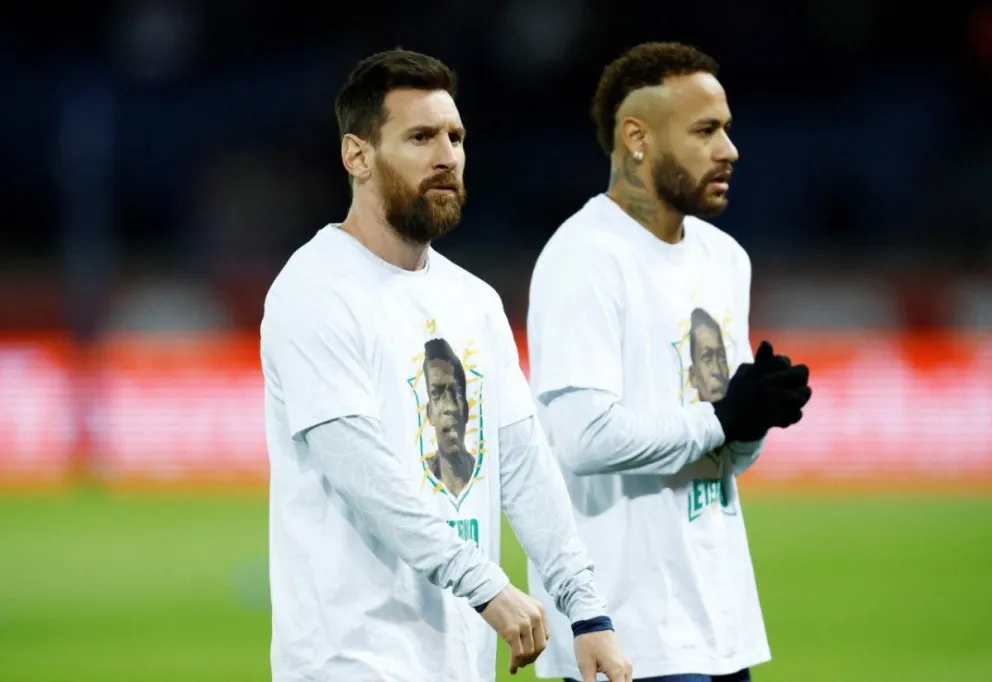 Con Messi como titular y sin homenaje, el PSG salió a la cancha con una remera conmemorativa de Pelé