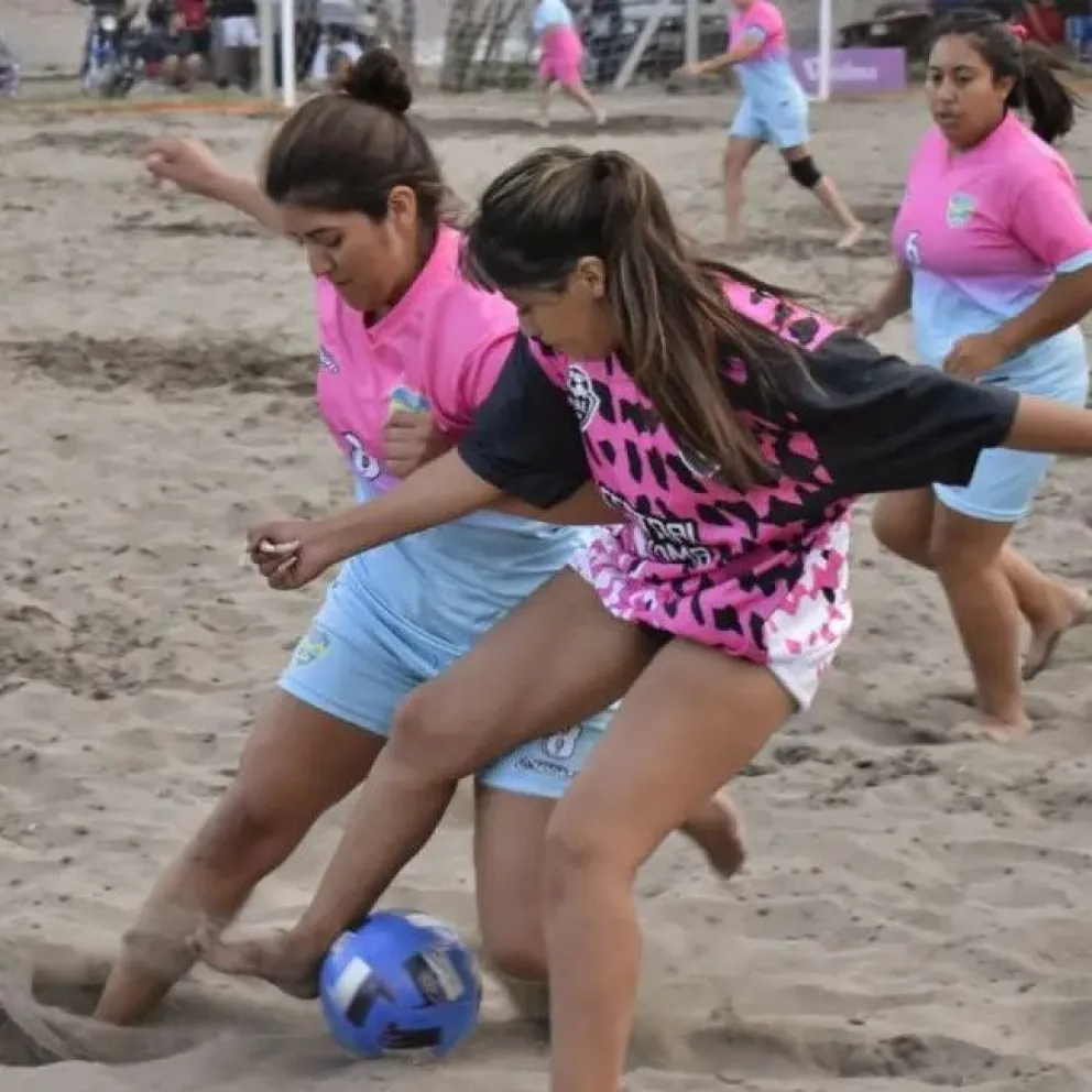 Se viene el torneo de Fútbol Playa femenino, con aspiraciones al nacional