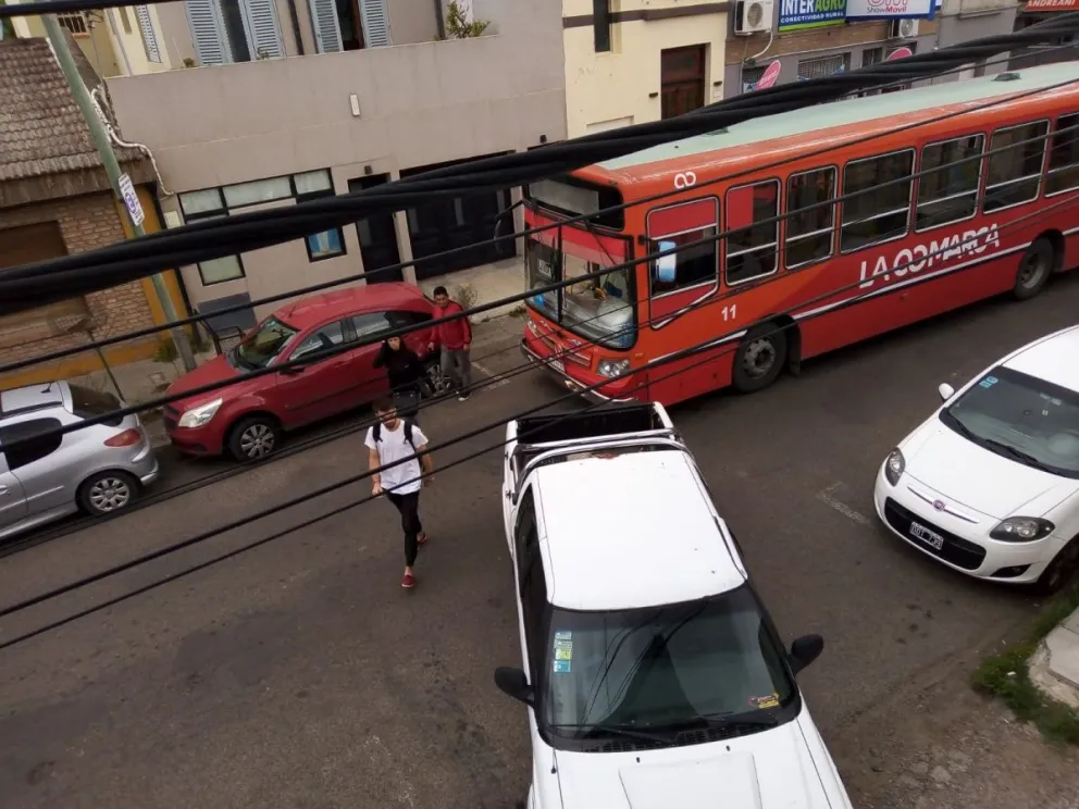 Sofocón y embotellamiento en el centro de Viedma