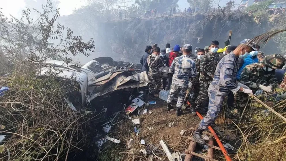 Se estrelló un avión en Nepal: hay al menos 67 muertos, incluida una mujer argentina