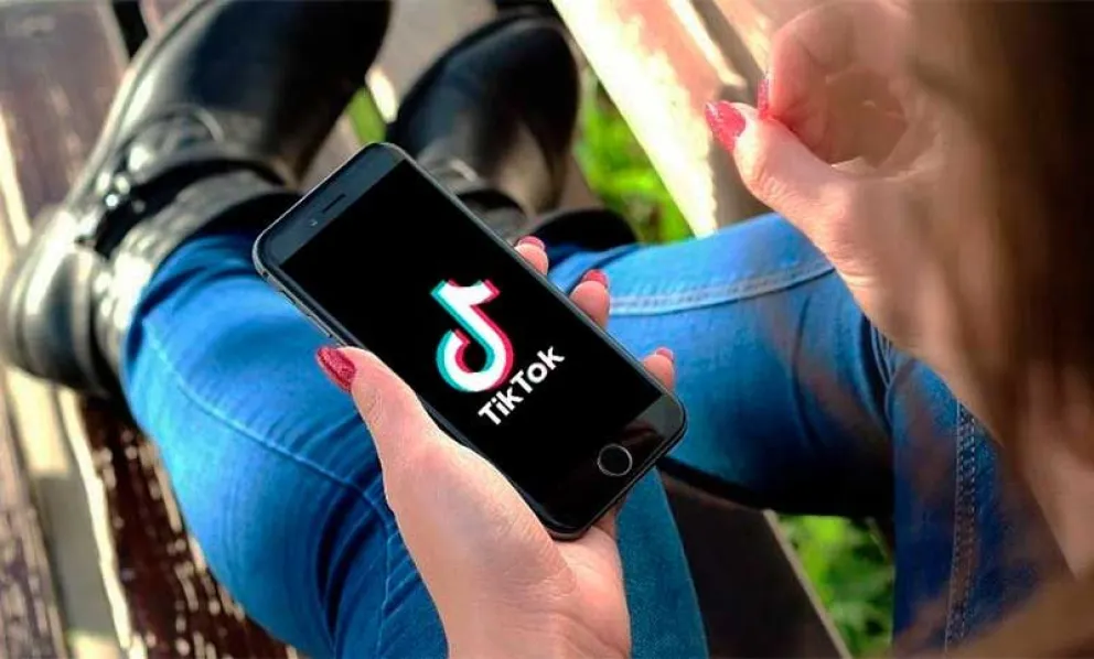 Terrible: una niña de 12 años murió luego de realizar un reto viral de TikTok en Santa Fe