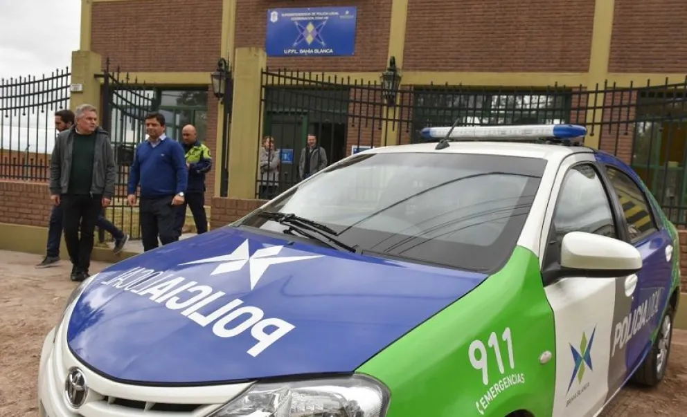 Bahía Blanca: policía apuñaló a su expareja, a la hija y a un oficial en una base militar